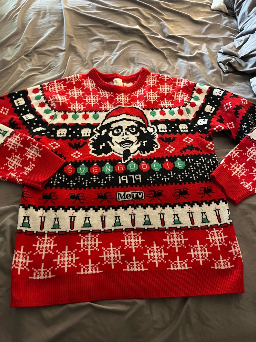 Classic men’s ugly Christmas sweater